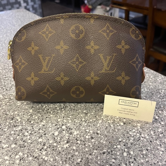Louis Vuitton Handbags - Louis Vuitton clutch bag